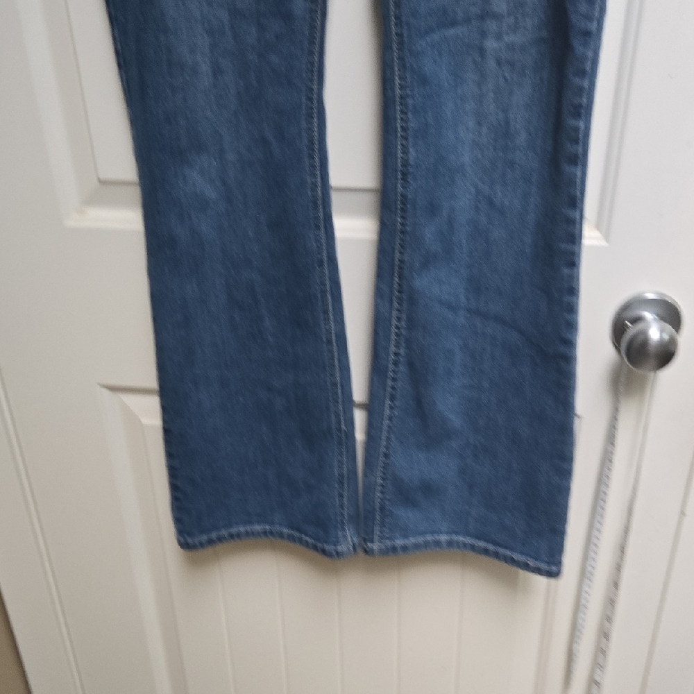 Contrast Women's Size 11 Stretchy Flare Bottom Classic Blue Women's Jeans - Picture 4 of 7